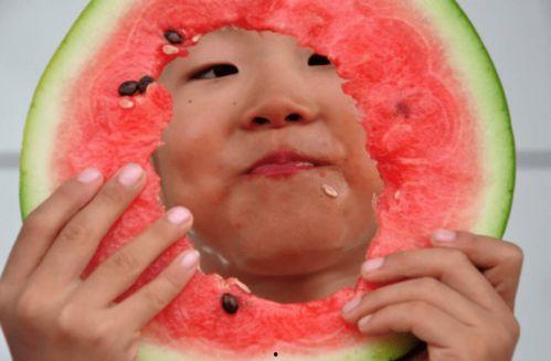 小孩免费吃瓜,免费吃瓜,快乐童年无限延伸 第2张 小孩免费吃瓜,免费吃瓜,快乐童年无限延伸 第2张